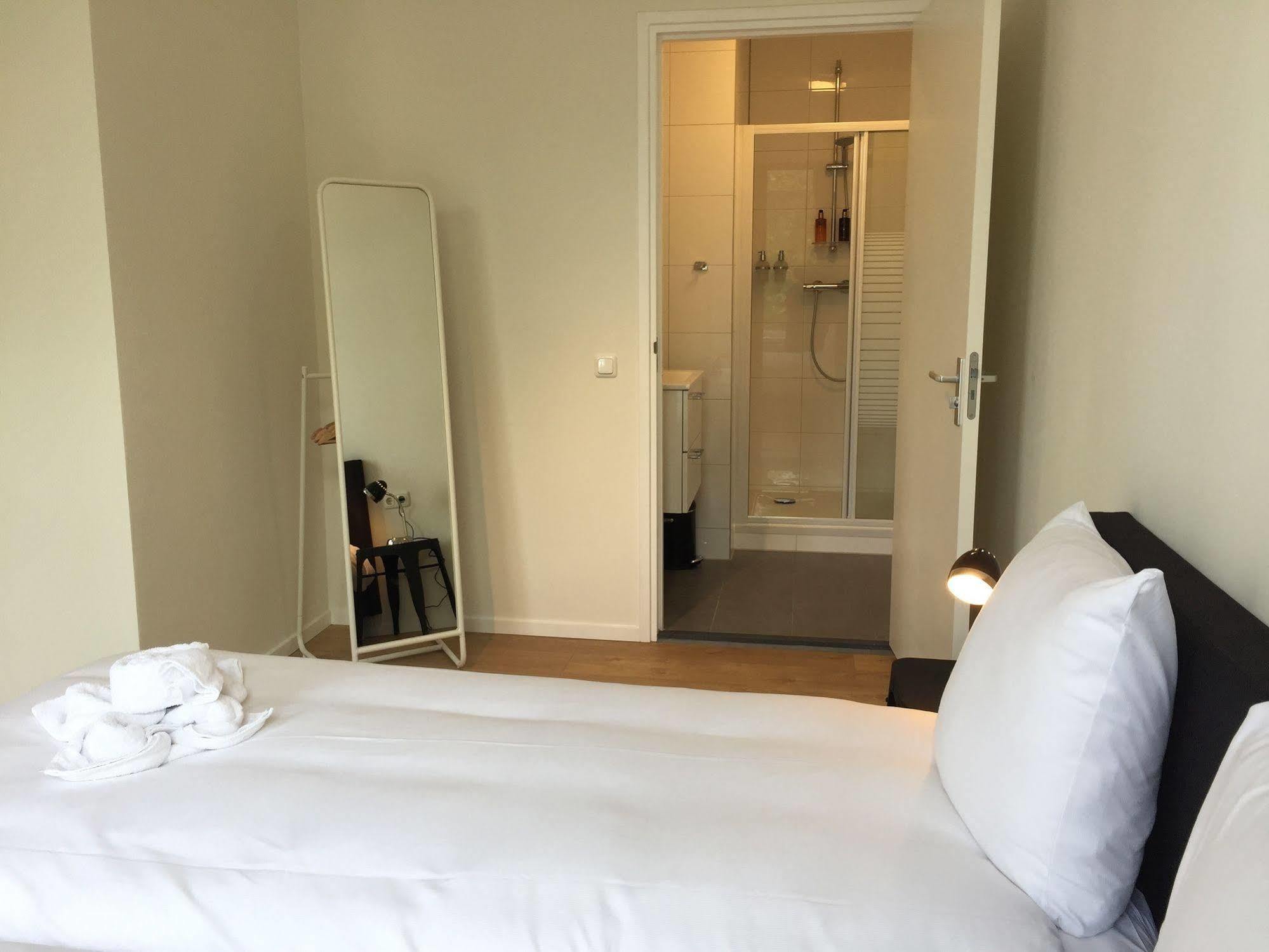 Nine-T-Teen Bed And Boutique Amsterdam Exterior photo